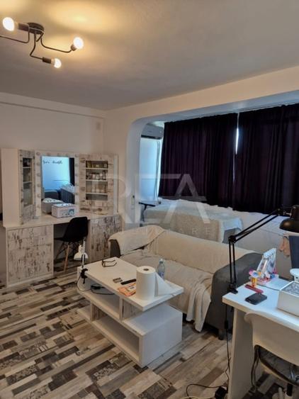 Apartament cu 3 camere semidecomandat, mobilat în Colentina