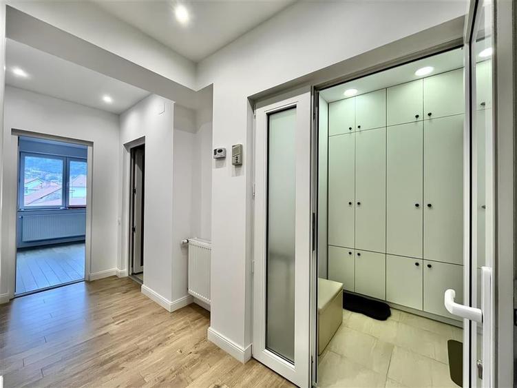 Apartament Decomandat Central cu 3 Camere potrivit unei S.C. - 8