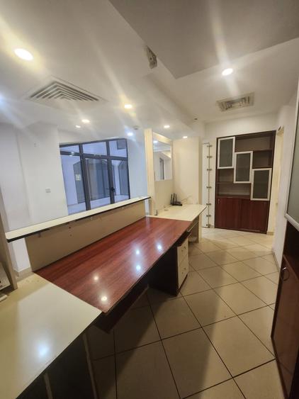 Birou, de 85.5 mp, în Central