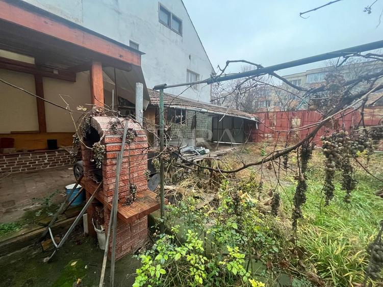 Casă cu două apartamente și teren generos în zona Iulius Mall. - 7