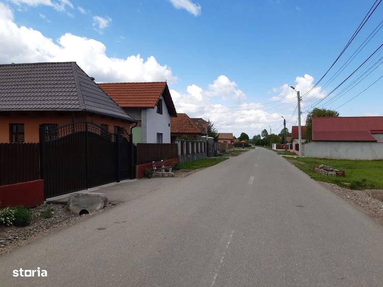 Vand teren intravilan construibil utilitati si asfalt, bine pozitionat - 1