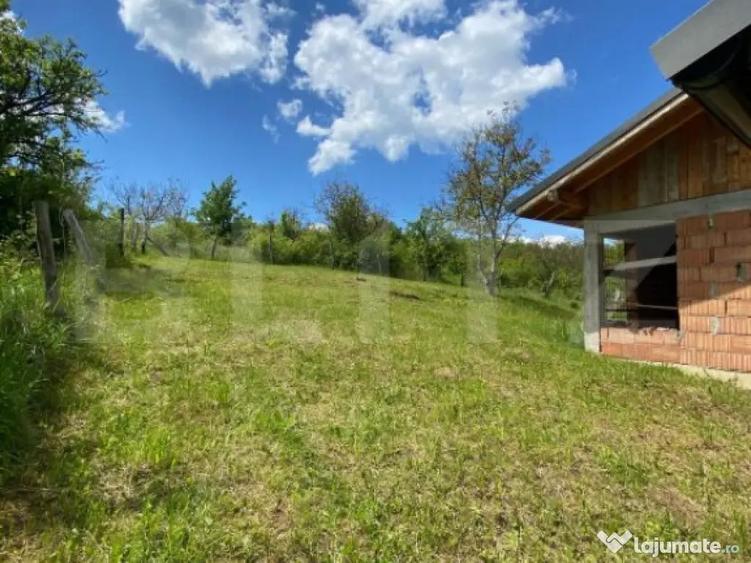 Casa la rosu, cu 3 camere, 74 mp, teren 800 mp, zona Centur - 9