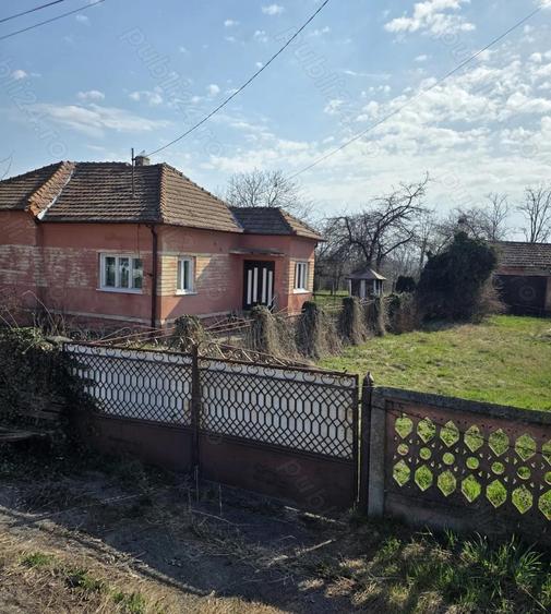 Vand casa in Totesti. - 2