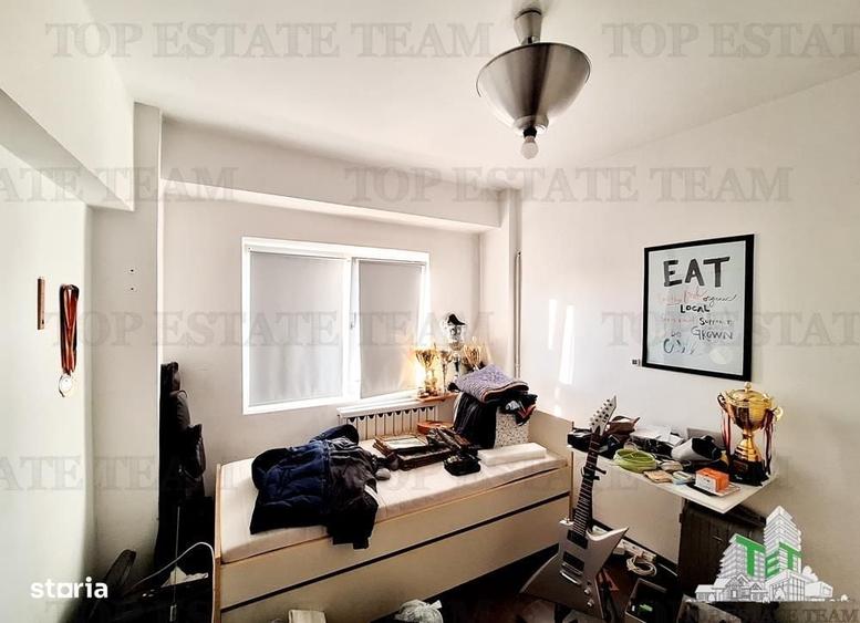 Apartament cu 4 camere decomandat în Tei