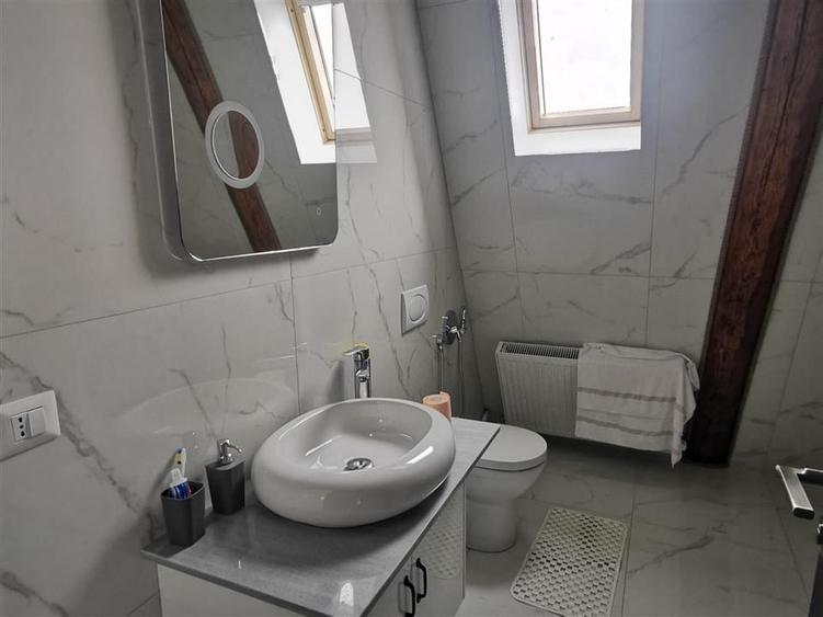 Casă individuală cu 6 camere cu Canalizare în Ipotești