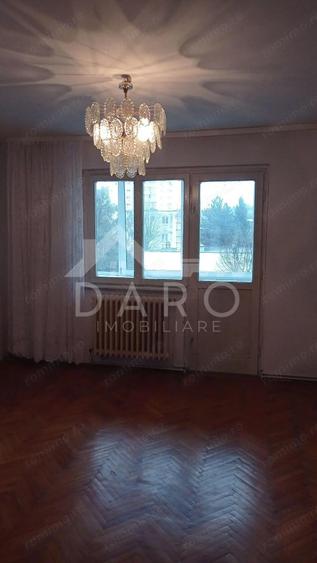 Va^nd apartament 3 camere - 5