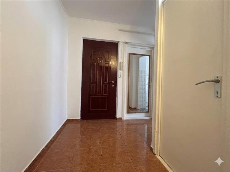 Apartament cu 3 camere decomandat, situat în zona Nicolina 2 – prima parte - 1