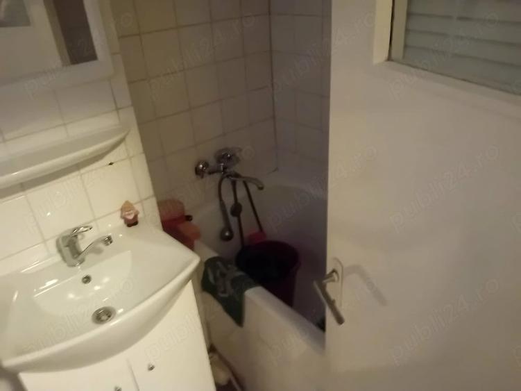 Apartament cu 3 camere semidecomandat în Dărmănești