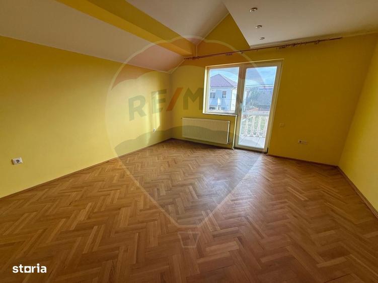 De vanzare Casa spatioasa cu teren 1.000 mp Beverly Hills, Sanmartin - 4