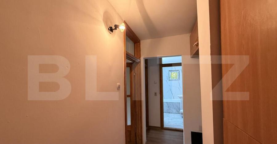 Apartament 3 camere decomandat, et. 1, 72 mp, zona 1 Mai - 12