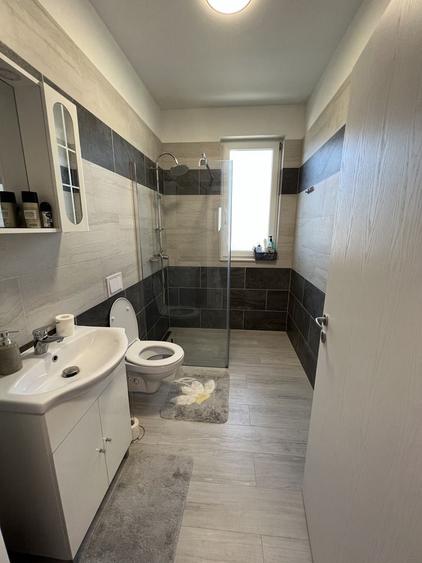 Apartament cu 3 camere decomandat în Dumbrăvița