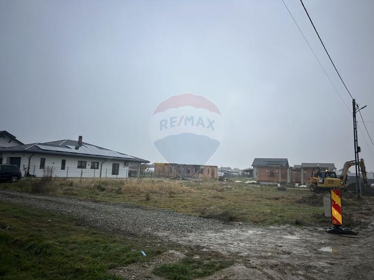 OCAZIE. Casă cu 4 camere de vânzare la rosu in Mocira. - 2