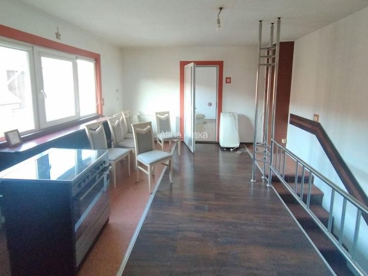 Apartament cu 4 camere semidecomandat, mobilat în Brașovul Vechi