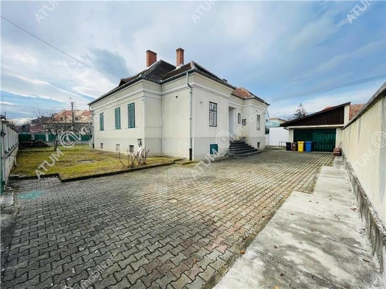 Casa individuala 4 camere decomandate 1000 mp teren zona Blv Victoriei - 25