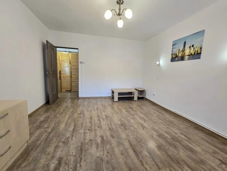 Apartament cu 3 camere decomandat, mobilat în Dacia - 5