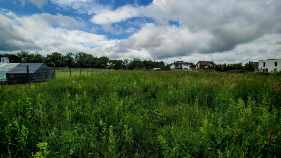 BARTOLOMEU,intravilan,intre case,suprafata de 774 mp,constructii P+2 - 12