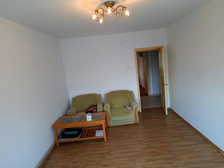 Apartament cu 2 camere decomandat în Calea București