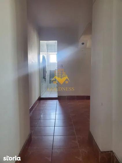 Apartament cu 3 camere, mobilat în Între Lacuri