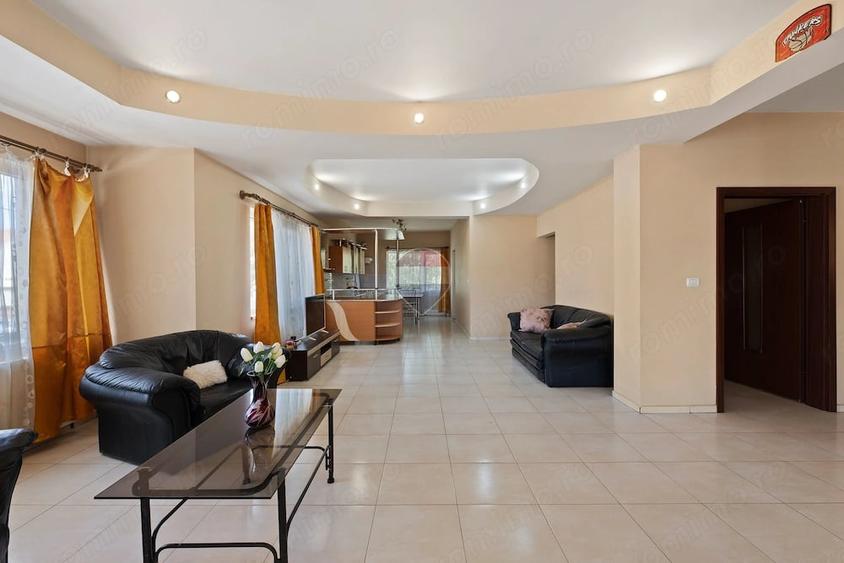 Apartament cu 3 camere decomandat în Intim