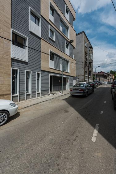 Apartament cu 3 camere semidecomandat în Cișmigiu