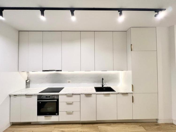 Apartament cu 3 camere, mobilat în Dacia