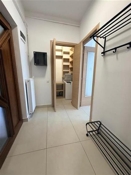 Apartament cu 3 camere semidecomandat în Grigorescu