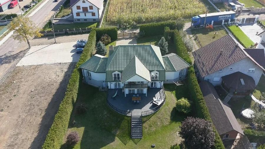 Casă cu Teren 2300 Mp în Bosanci