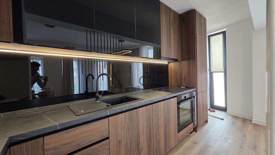 Apartament cu 3 camere semidecomandat, mobilat în Calea Turzii