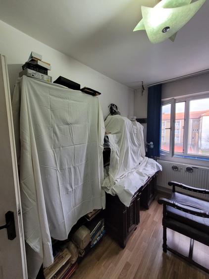 Apartament cu 3 camere semidecomandat în Dacia