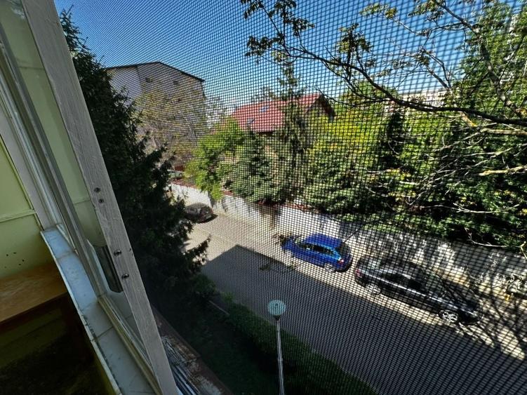 Garsonieră decomandată în Virtuții