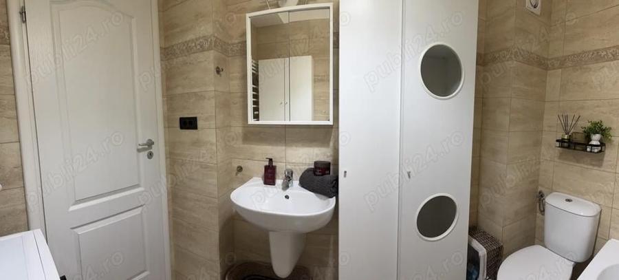 Apartament cu 3 camere decomandat în Roșu