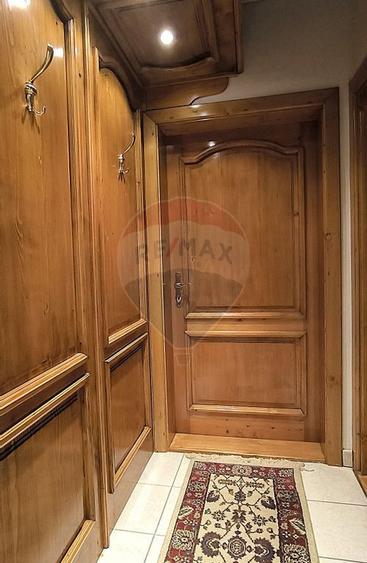 Apartament cu 3 camere semidecomandat în Central