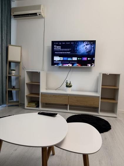 Apartament cu 3 camere semidecomandat în Independenței