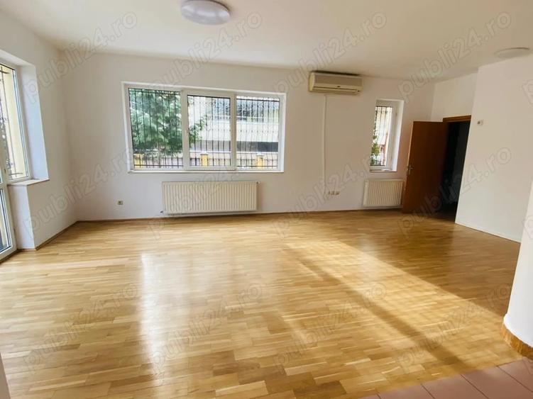 Casă cu 5 camere în Nordului