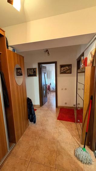 Apartament cu 2 camere decomandat în 1 Decembrie