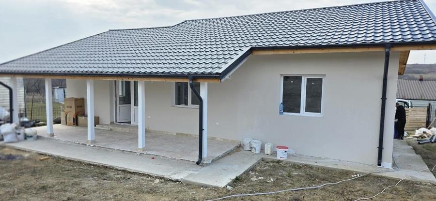 Casă individuală cu 3 camere cu Garaj în Ciurea