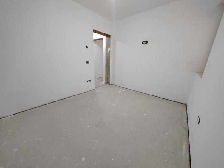 Casă individuală cu 4 camere cu Canalizare în Bârnova