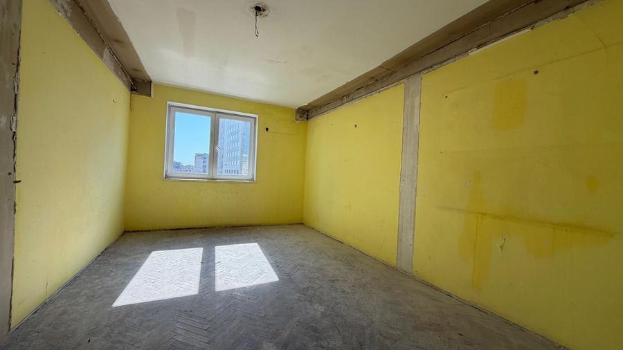Apartament cu 6 camere decomandat în Calea Victoriei