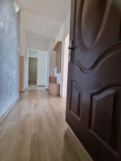 Apartament cu 3 camere semidecomandat în Central