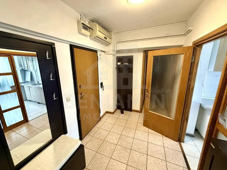 Apartament cu 3 camere decomandat în Central
