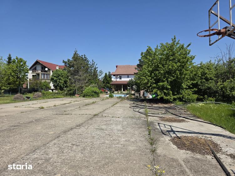 Casă cu 10 camere cu Teren 8000 Mp în Ciorogârla