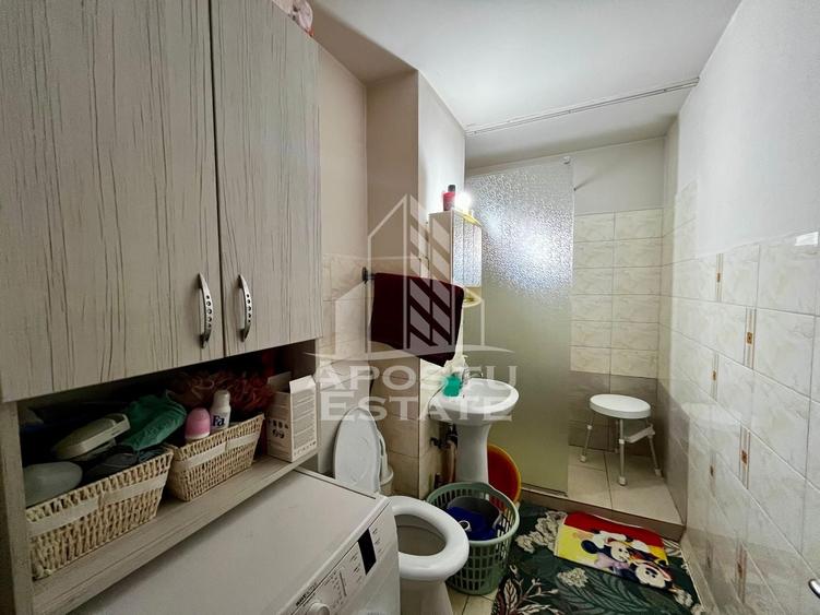 Apartament cu 3 camere semidecomandat, mobilat în Lipovei