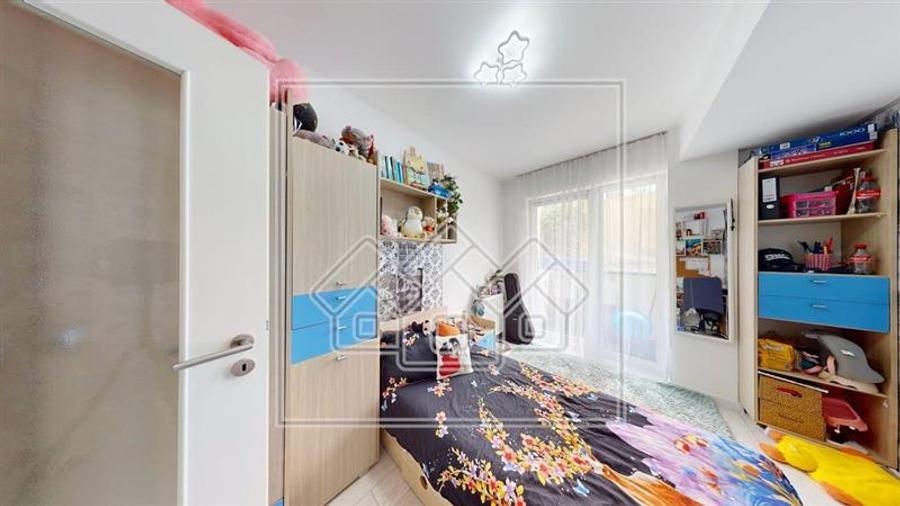 Apartament cu 3 camere decomandat în Turnișor