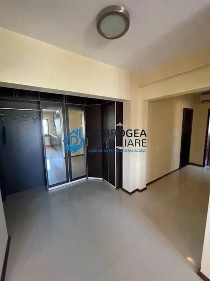 Apartament cu 3 camere decomandat în Păcii