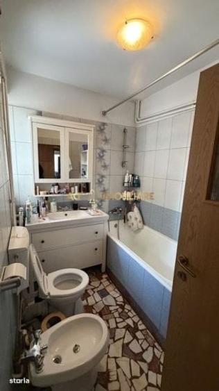 Apartament cu 4 camere decomandat, mobilat în Cișmigiu