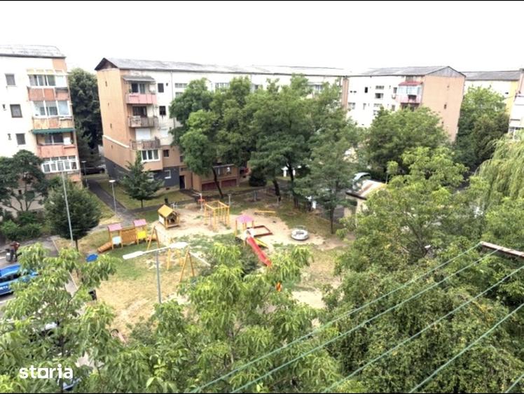 Apartament cu 3 camere decomandat în Micro 17