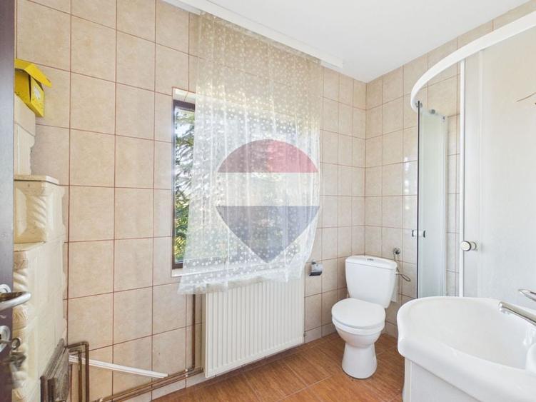 Casă individuală cu 5 camere cu Teren 1684 Mp în Pucioasa-Sat