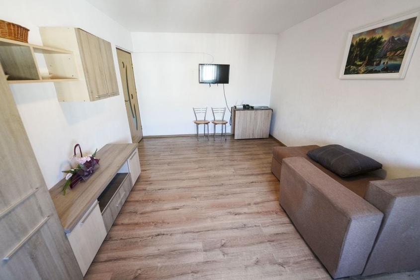Apartament cu 2 camere decomandat, mobilat în Rovine