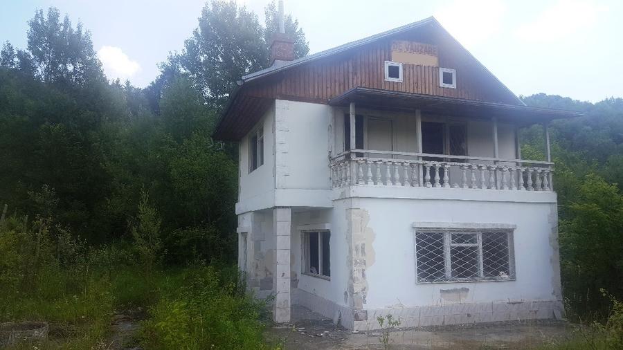 Casă individuală cu 4 camere cu Teren 4800 Mp în Cornu