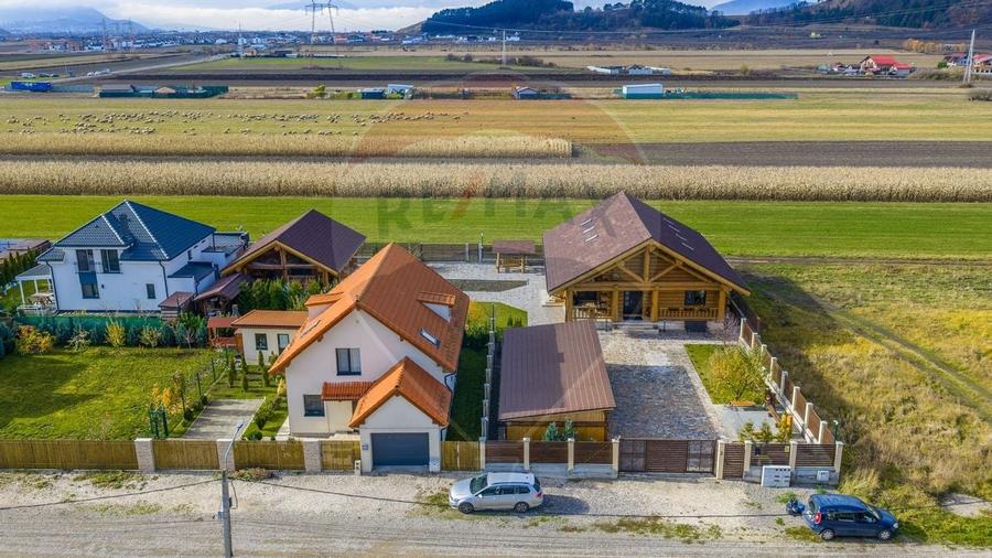 Doua case in stil canadian - confort modern intr-un cadru natural - 1